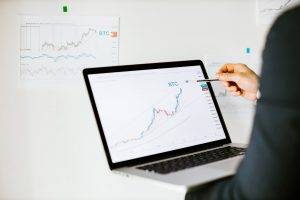 Stock market price trend graph analysis